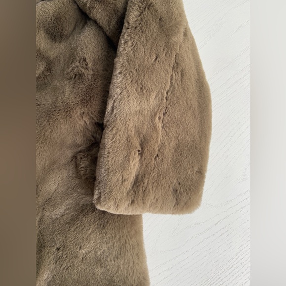 APPARIS Stella Olive Classic Faux Fur Maximalism Jacket Coat in Size Extra Small - Picture 4 of 7